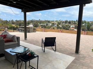 2540 Chestnut Ave, Carlsbad, CA 92010