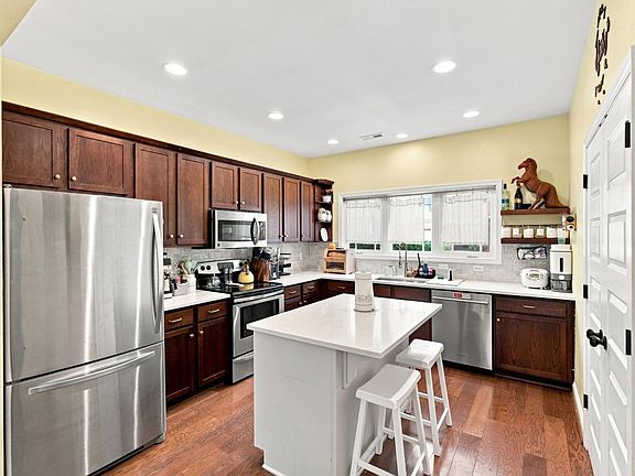 5th image of 1066 Commonwealth Cir
