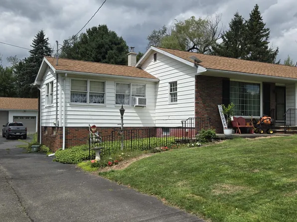2551 Easton Tpke, Waymart, PA 18472