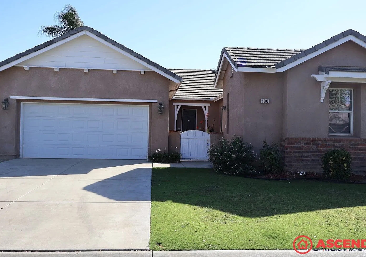 Move In Special $500 Off First Months Rent! Spacious 4 Bed, 3 Bath Home In Northwest Bakersfield ... — Photo 1