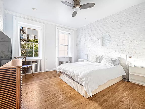 3rd image of 325 E 9th St APT 3