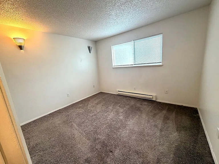 611 N J St — Photo 12