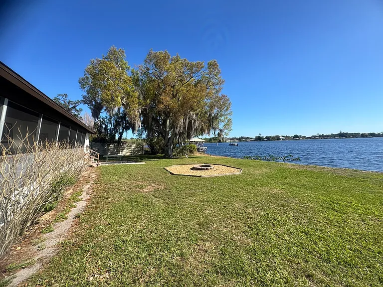 734 Memorial Dr — Photo 3