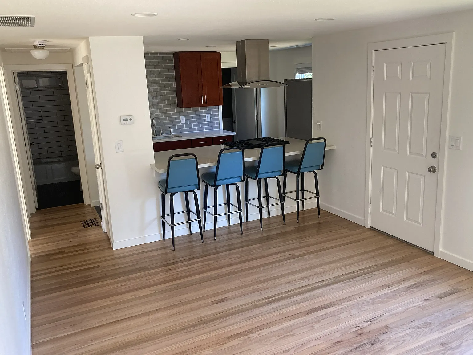 2 bed, 870 sqft, $2,400 — Photo 4