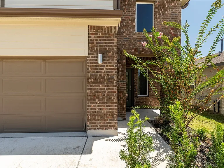 956 Lady Bird Ln — Photo 34