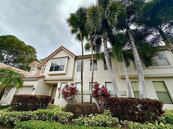 2nd image of 5790 Coach House Cir APT E