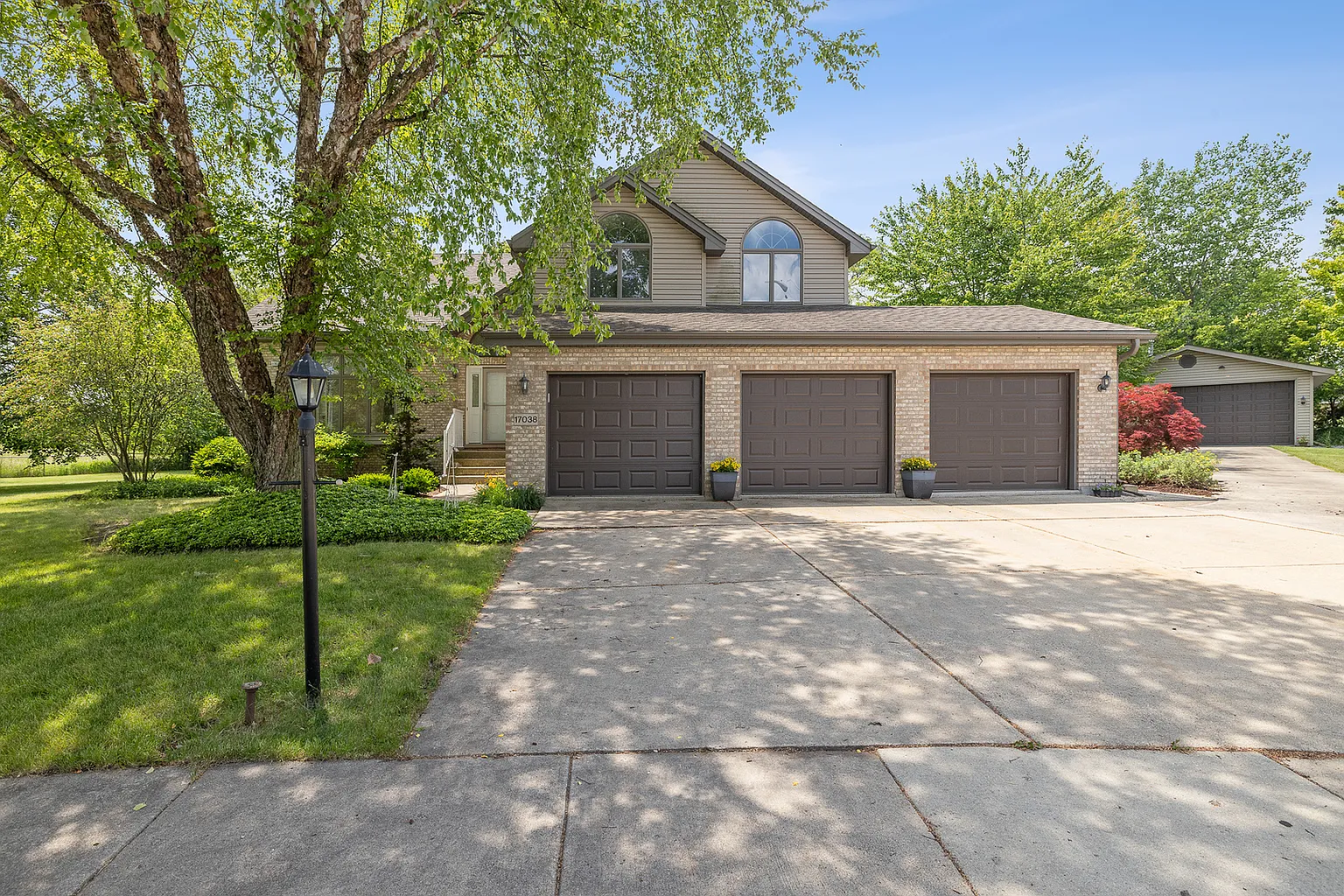 17038 Sycamore Ln photo 1