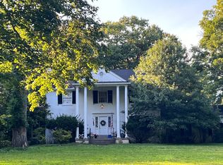 11407 Valley View Rd, Anchorage, KY 40223