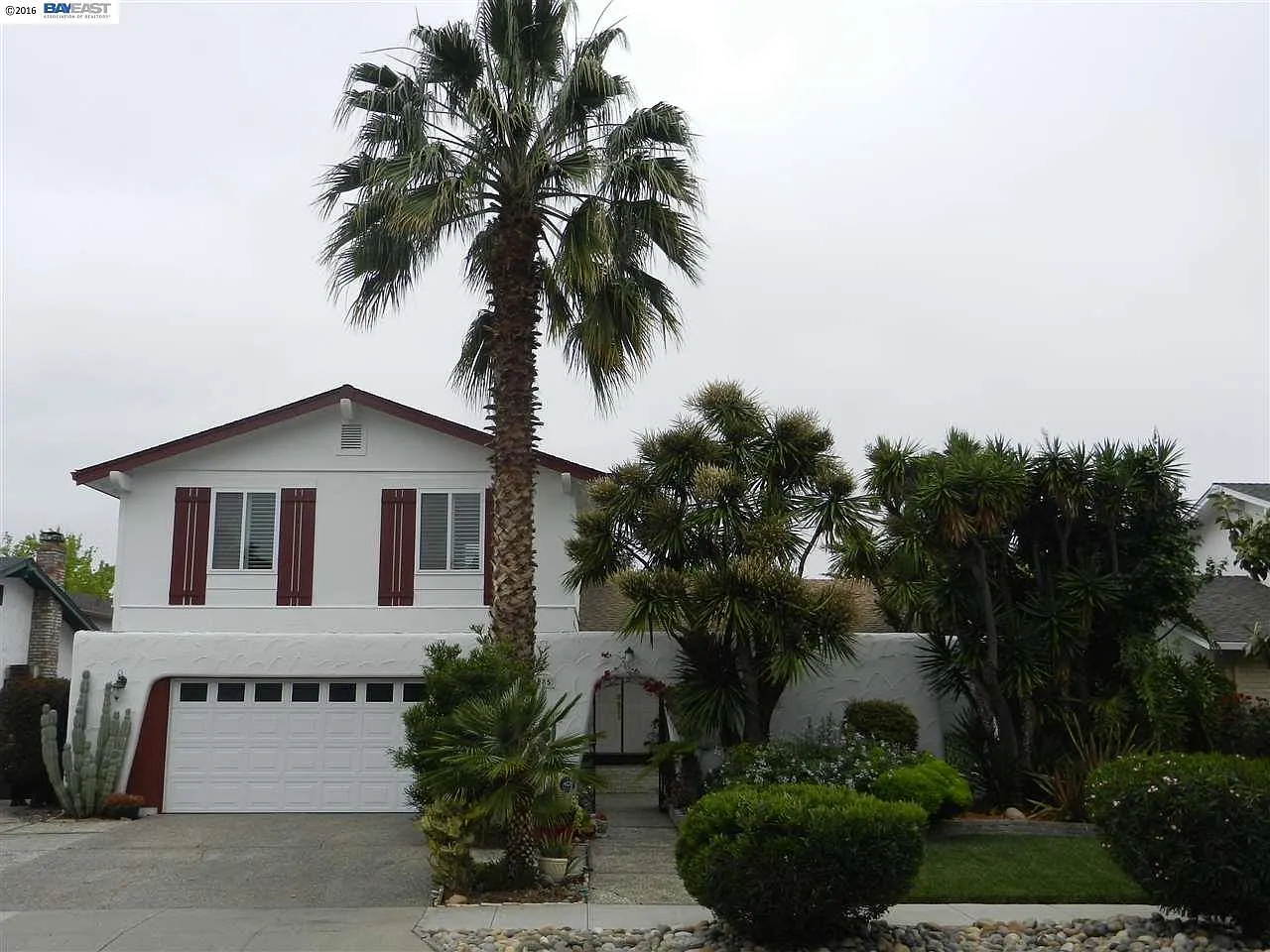 5285 Edgewater Dr photo 1