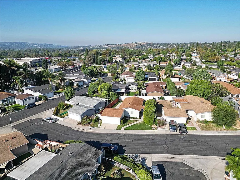 5725 Clearwater Dr — Photo 8