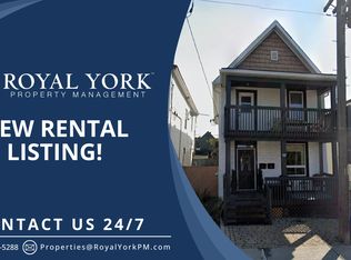 86 Poplar St #2, Ottawa, ON K1R 6V4