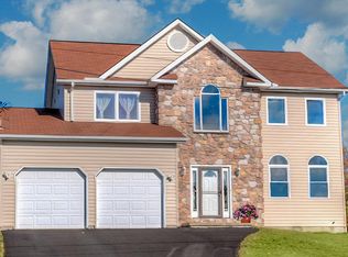 735 Clearview Dr, Long Pond, PA