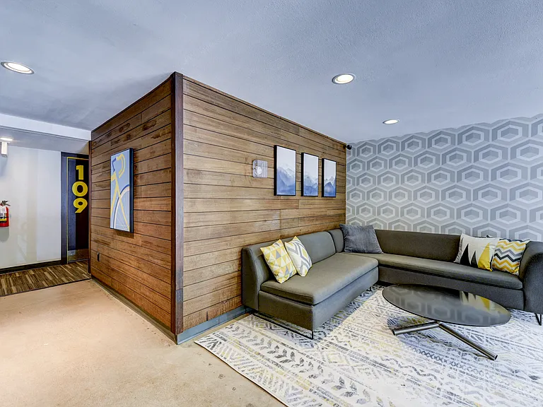 2121 Canyon Lobby