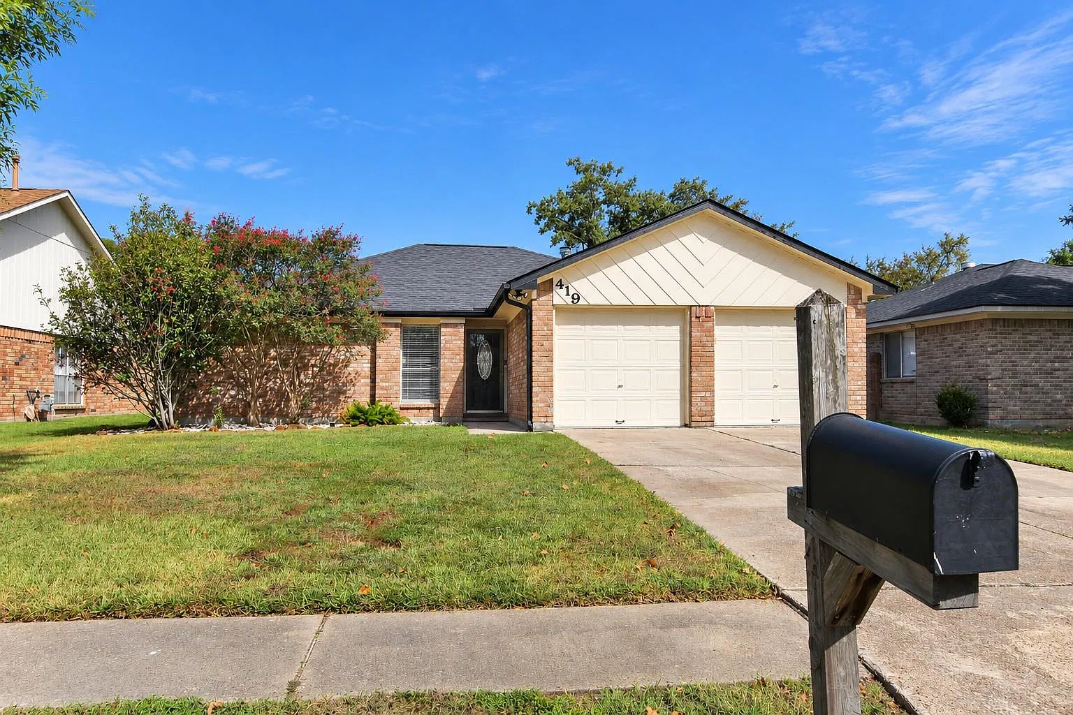 3 bed, 2.0 bath, 1520 sqft, $2,300 — Photo 1