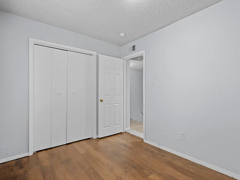302 N Race St — Photo 10