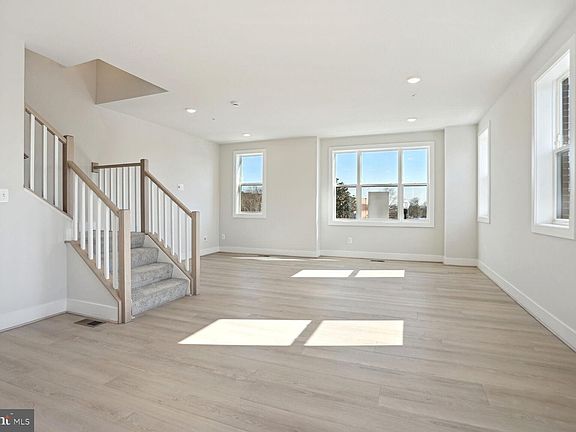 5th image of 4901 Eisenhower Ave