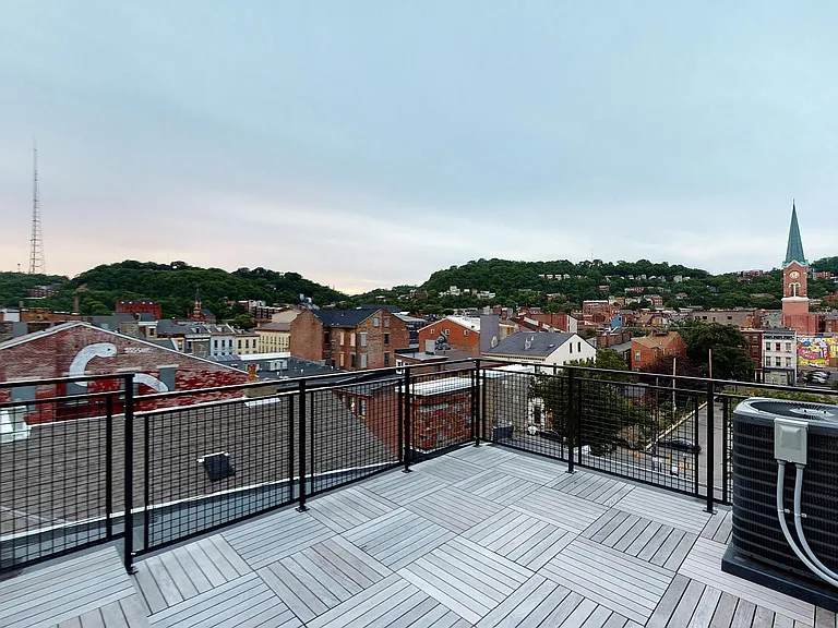 1710 Elm St #3R — Photo 8