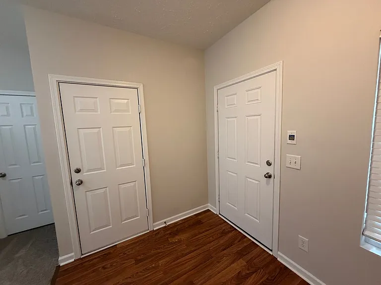 8115 Valley Oak Dr — Photo 3