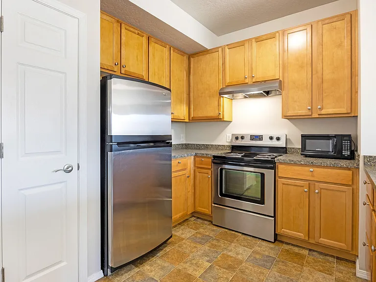Ashlyn Place Apartments — Photo 9