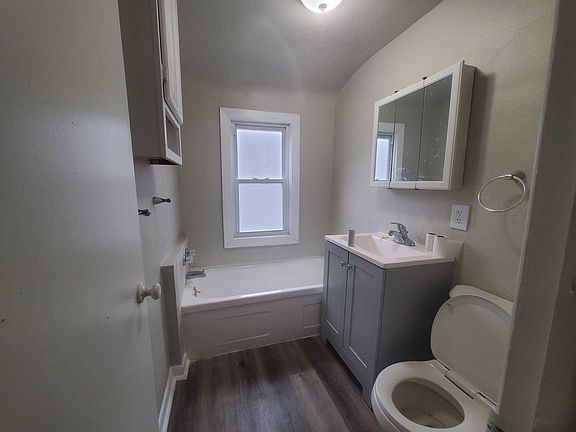 4th image of 3645 E 146th St #3