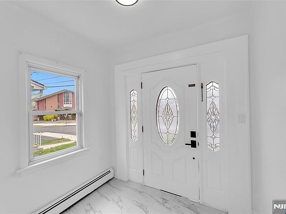 4th image of 46 Chamberlain Ave