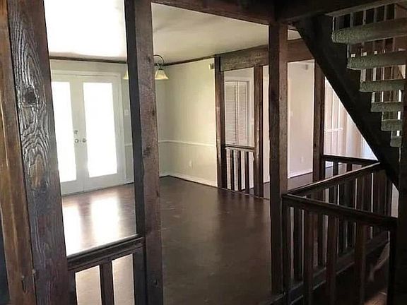 3rd image of 320 Tami St