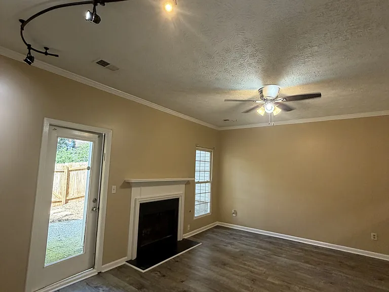 208 Wedgewood Way — Photo 12