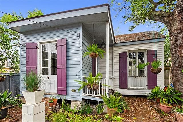 1st image of 2021 Burgundy St