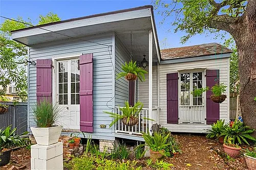 2021 Burgundy St #REAR Photo 1