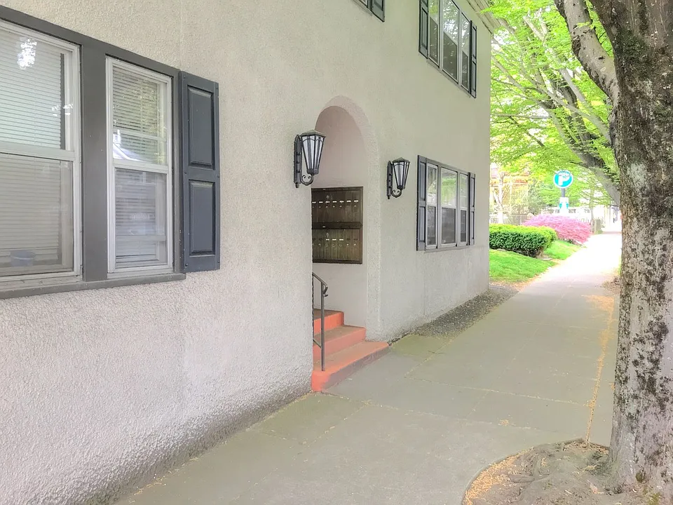 1035 SE 12th Ave