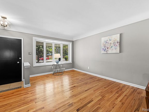 5th image of 3822 Martin Rd