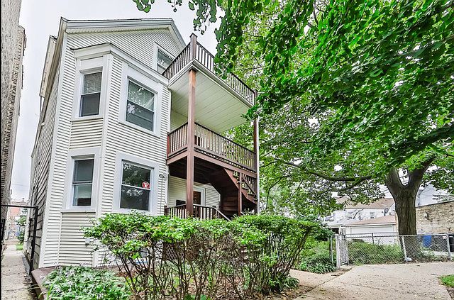1st image of 3657 W Oakdale Ave #2