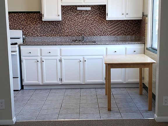 Eat-in kitchen