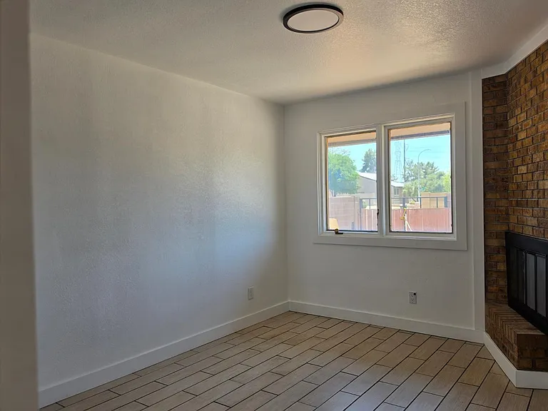 1731 E Redfield Rd — Photo 9