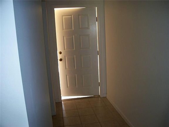 Foyer approx. 3 1/2' x 12'