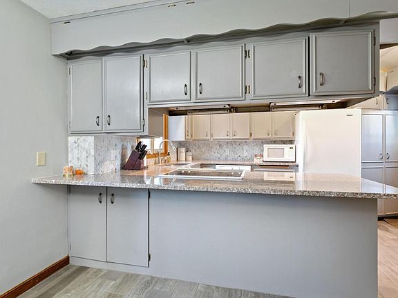 4th image of 2209 Acorn Ln