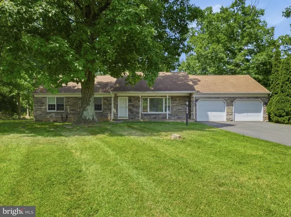 11302 Crofton Cir, Waynesboro, PA 17268