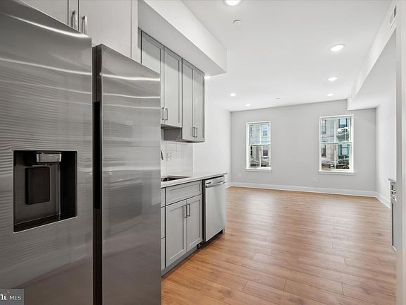 4th image of 807 Corinthian Ave Floor 2