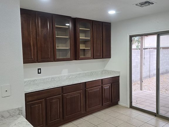 3rd image of 643 W Kingman Loop