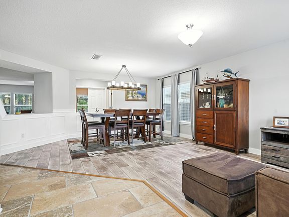 3rd image of 124 Camden Cay Dr