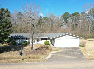 37 Woodside Dr, Laurel, MS 39443
