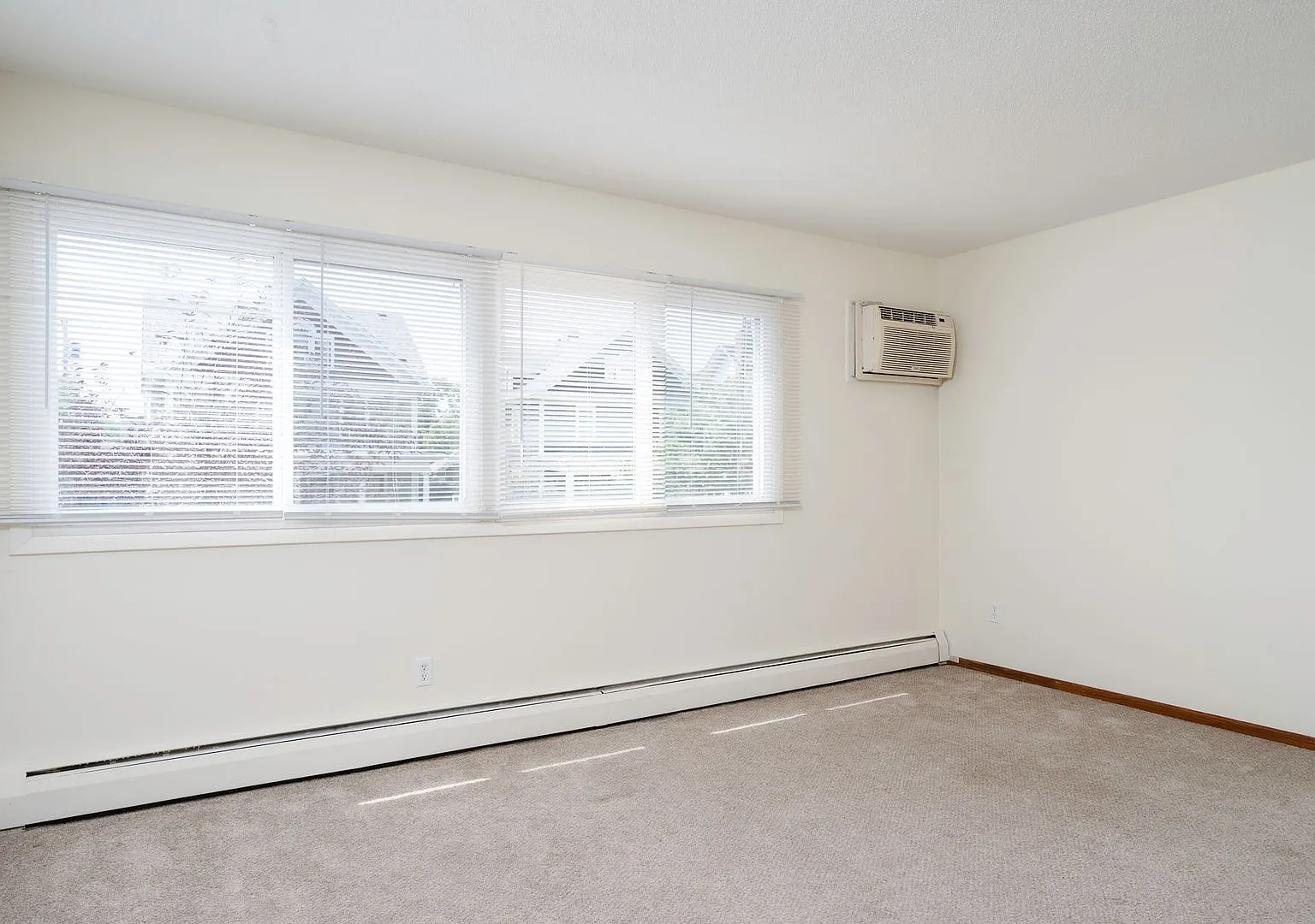 2641 Garfield Ave S — Photo 3