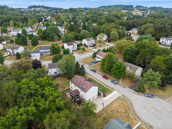 4th image of 402 Schomburg Ct