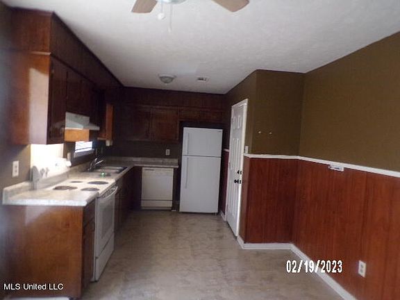 5th image of 4705 Benard Dr