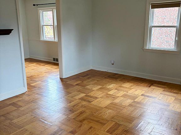 3rd image of 121 Rock Glen Rd