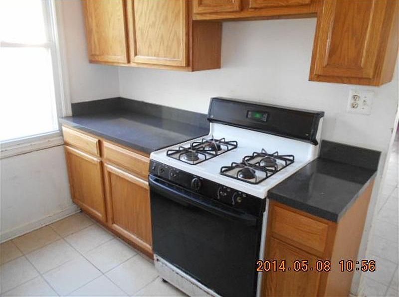 2nd image of 4907 Taylor St