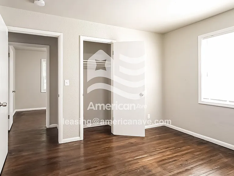 1583637_009_wm_-_main_bedroom_13181656.jpg