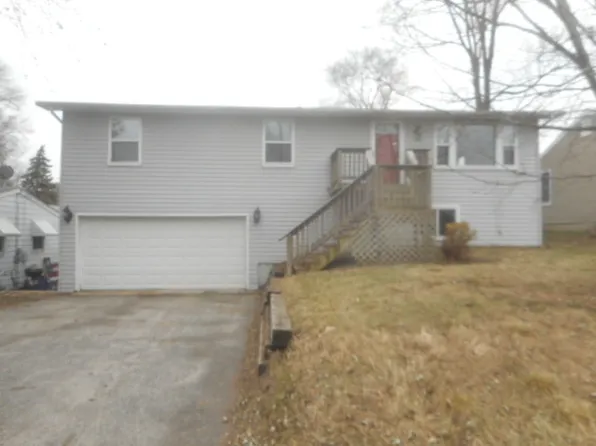 5305 Highland Dr, McHenry, IL 60050