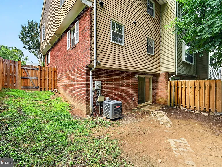15063 Cherrydale Dr — Photo 35