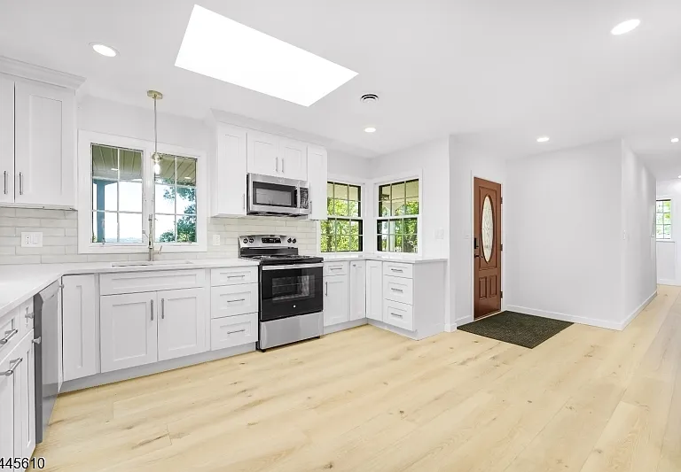 306 Warrenville Rd — Photo 5